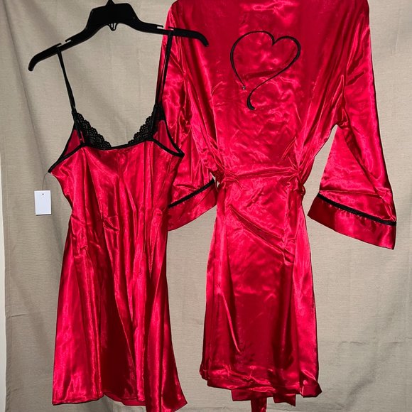2 Piece Robe & Chemise. NWT